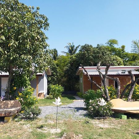 Baan Hin Sai Suay Hotell Nong Sarai Exteriör bild
