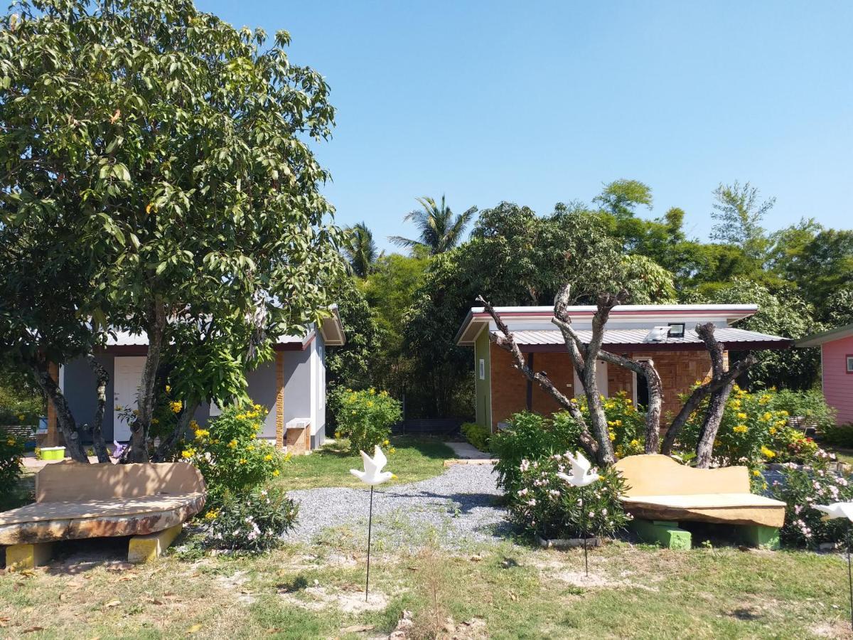 Baan Hin Sai Suay Hotell Nong Sarai Exteriör bild
